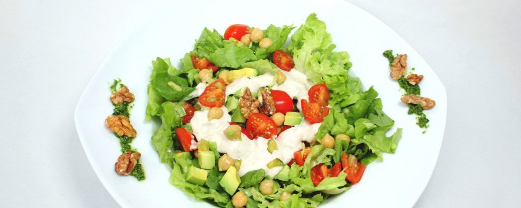 Avocado-Salat mit Joghurt-Dressing