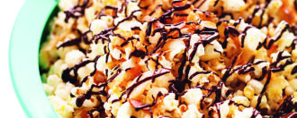 Popcorn mit geroesteten Kokosflocken