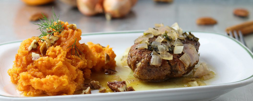 Seitan-Steaks mit Beurre Blanc Sauce an Süßkartoffelbrei